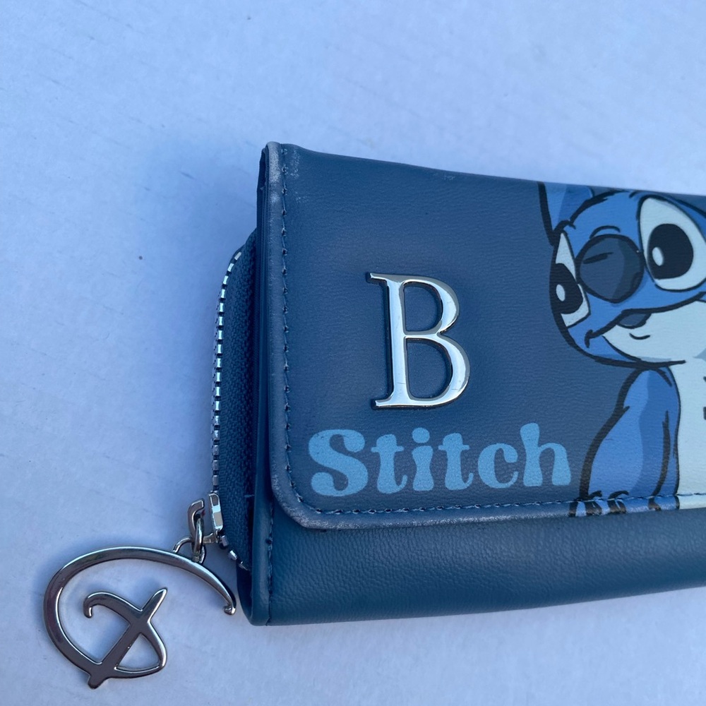 WALLET Blue Modern Bag with Streamlined Design - Picture 3 of 9